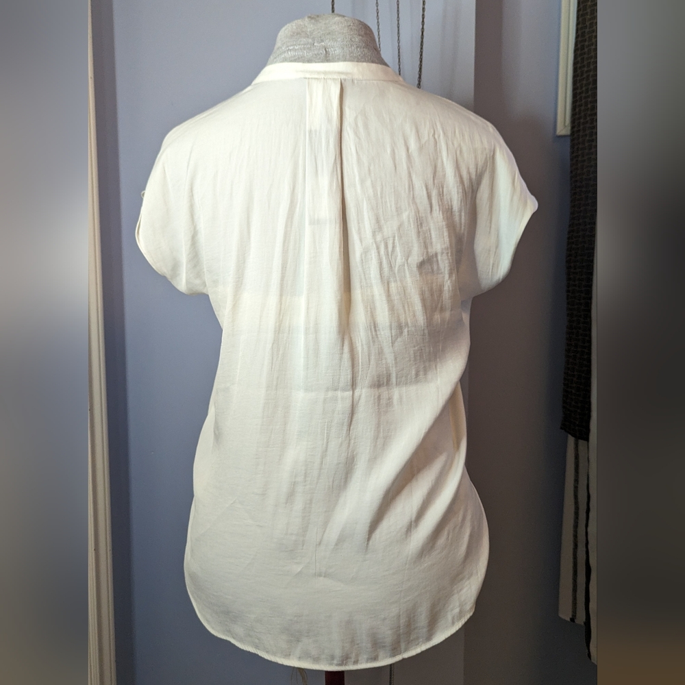 Banana Republic szM cream semi sheer cap sleeve silky button blouse NWT - Picture 8 of 9